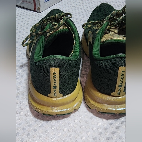 BROOKS GUC WOMEN'S SIZE 7 LAUNCH 7 LUCKY SHAMROCK RUNNING SNEAKERS SHOES - Picture 3 of 11